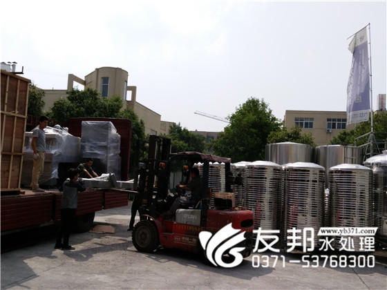 桶裝水灌裝線 1.jpg