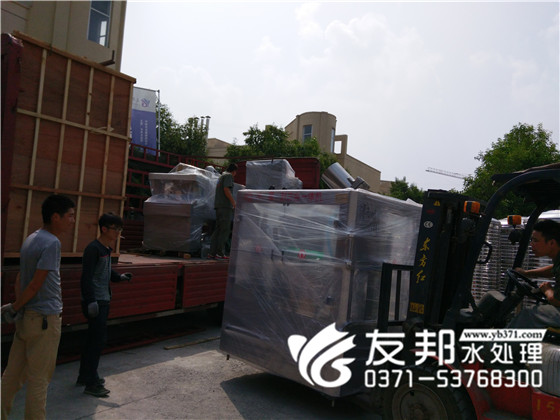 桶裝水灌裝線 1.jpg